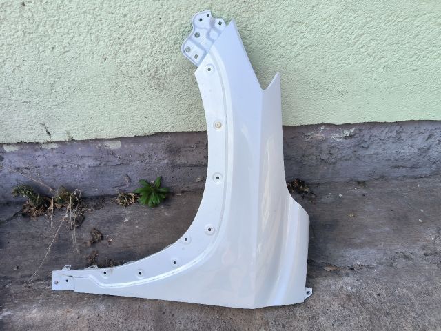 bontott TOYOTA COROLLA Cross Bal első Sárvédő