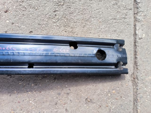 bontott TOYOTA COROLLA Cross Első Lökhárító Merevítő (Fém)