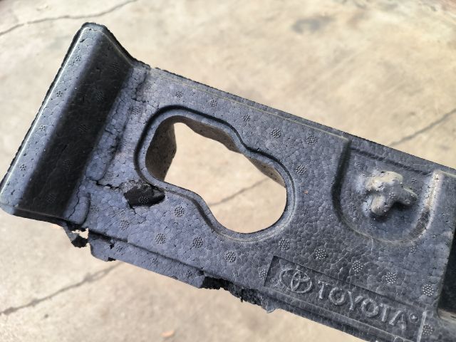 bontott TOYOTA COROLLA Cross Első Lökhárító Ütközés Elnyelő Hab