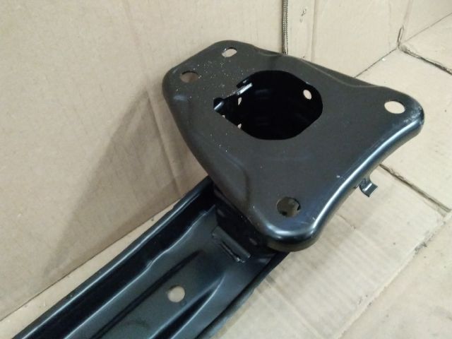 bontott TOYOTA COROLLA Cross Hátsó Lökhárító Merevítő (Fém)