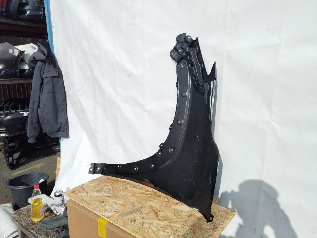 bontott TOYOTA COROLLA Cross Jobb első Sárvédő