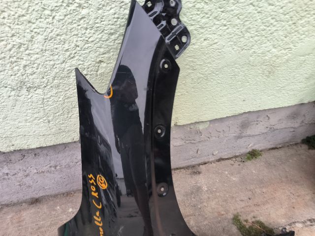 bontott TOYOTA COROLLA Cross Jobb első Sárvédő