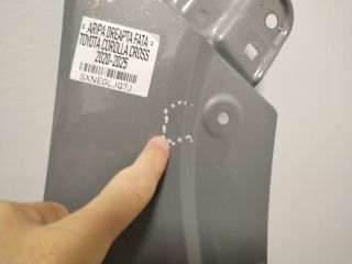 bontott TOYOTA COROLLA Cross Jobb első Sárvédő