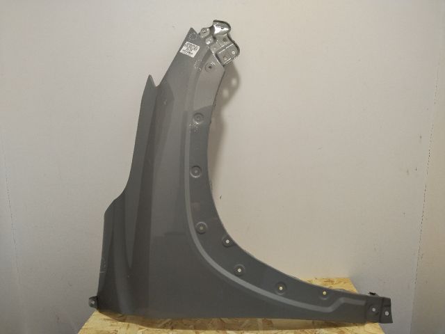 bontott TOYOTA COROLLA Cross Jobb első Sárvédő