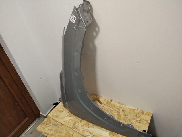 bontott TOYOTA COROLLA Cross Jobb első Sárvédő