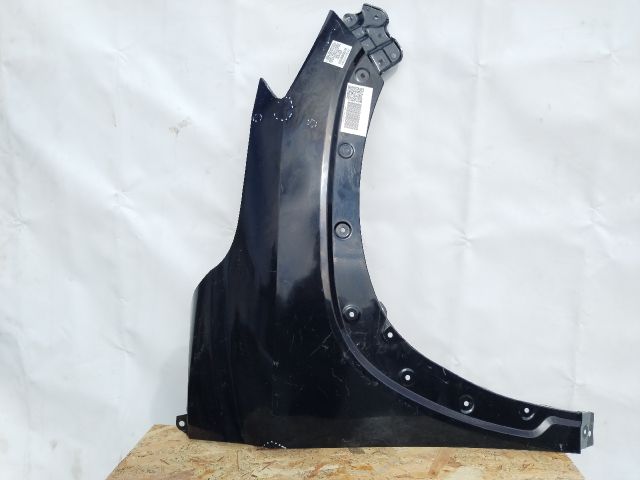 bontott TOYOTA COROLLA Cross Jobb első Sárvédő