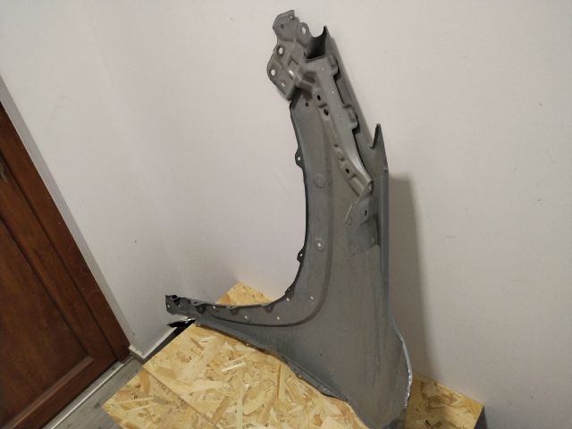 bontott TOYOTA COROLLA Cross Jobb első Sárvédő