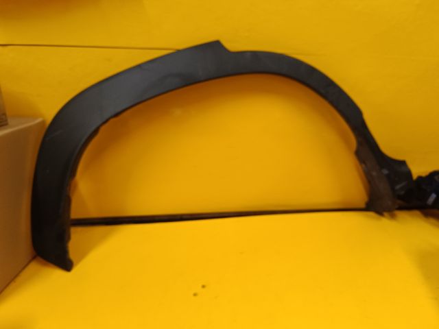 bontott TOYOTA COROLLA Cross Jobb hátsó Küszöb Díszléc