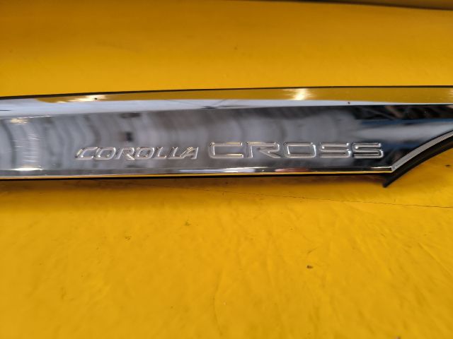 bontott TOYOTA COROLLA Cross Jobb hátsó Sárvédő Díszléc