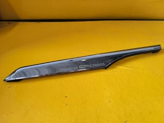 bontott TOYOTA COROLLA Cross Jobb hátsó Sárvédő Díszléc