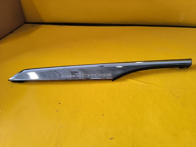 bontott TOYOTA COROLLA Cross Jobb hátsó Sárvédő Díszléc