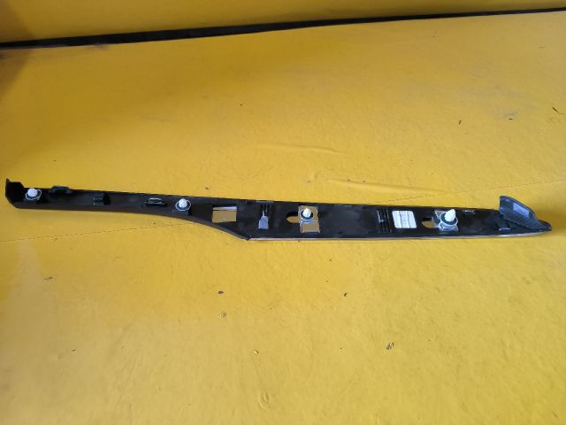 bontott TOYOTA COROLLA Cross Jobb hátsó Sárvédő Díszléc