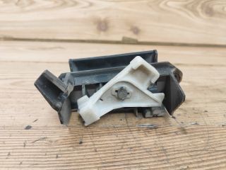 bontott TOYOTA COROLLA Csomagtér Nyitó Kar / Gomb