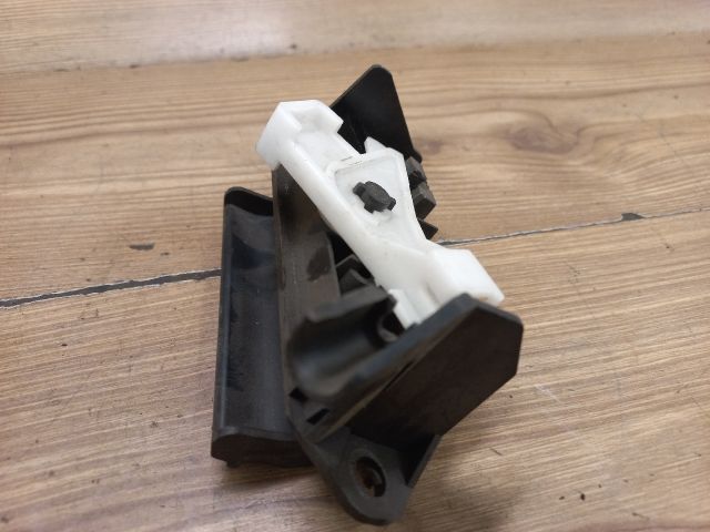 bontott TOYOTA COROLLA Csomagtér Nyitó Kar / Gomb