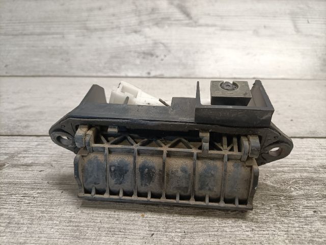 bontott TOYOTA COROLLA Csomagtér Nyitó Kar / Gomb