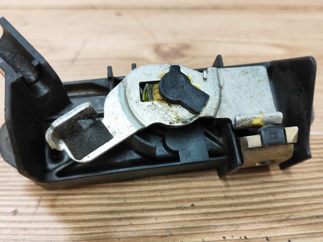 bontott TOYOTA COROLLA Csomagtér Nyitó Kar / Gomb