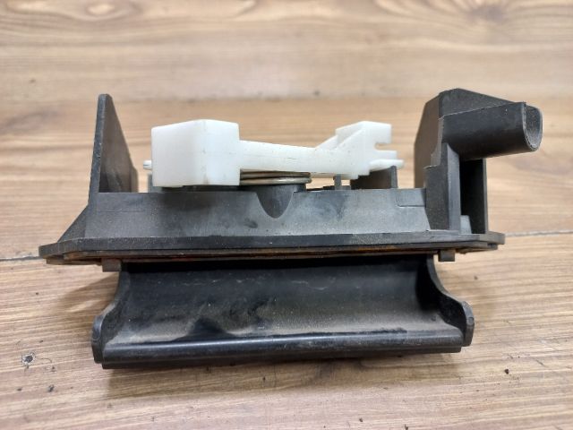 bontott TOYOTA COROLLA Csomagtér Nyitó Kar / Gomb