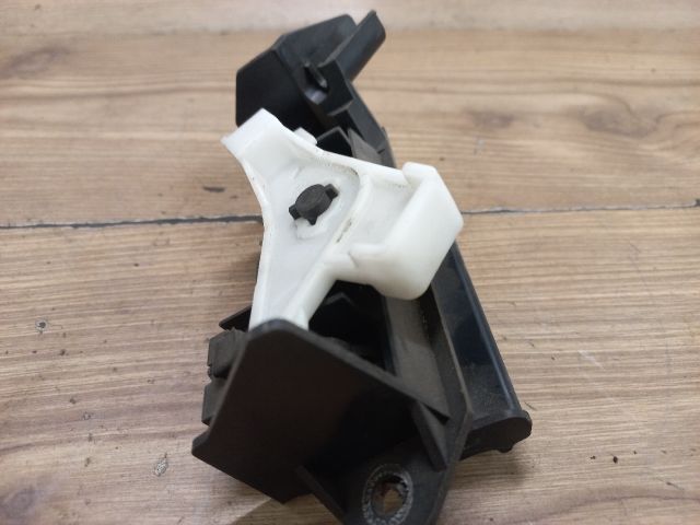 bontott TOYOTA COROLLA Csomagtér Nyitó Kar / Gomb