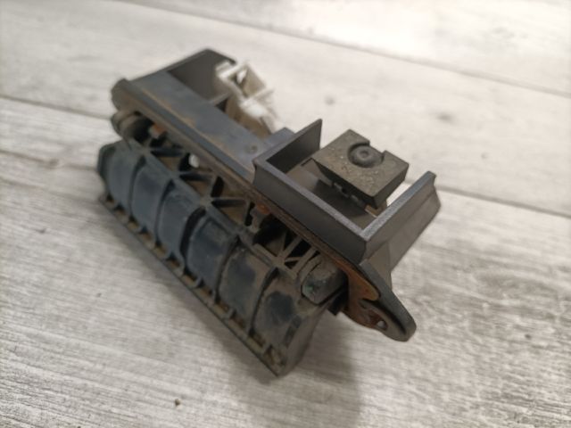 bontott TOYOTA COROLLA Csomagtér Nyitó Kar / Gomb