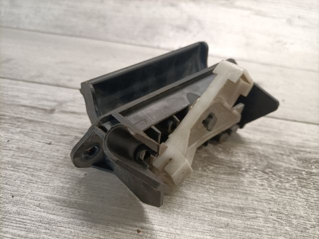 bontott TOYOTA COROLLA Csomagtér Nyitó Kar / Gomb