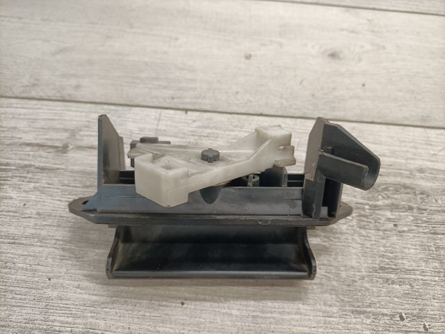 bontott TOYOTA COROLLA Csomagtér Nyitó Kar / Gomb