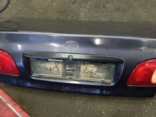 bontott TOYOTA COROLLA Csomagtérajtó (Részeivel)