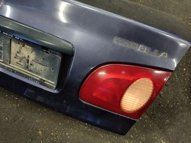 bontott TOYOTA COROLLA Csomagtérajtó (Részeivel)