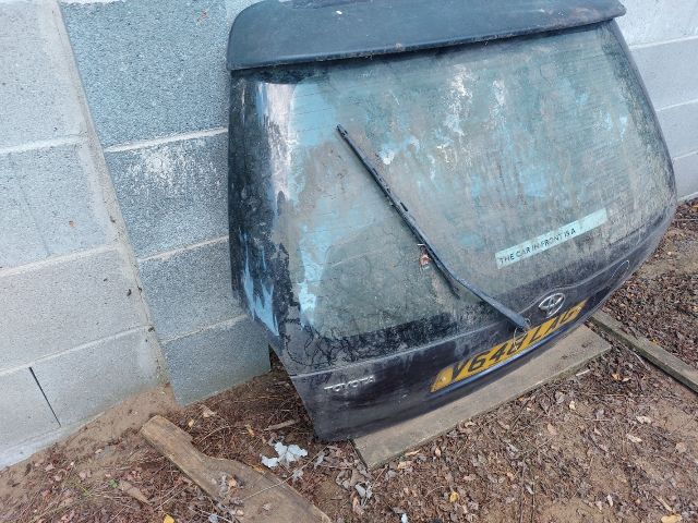 bontott TOYOTA COROLLA Csomagtérajtó (Részeivel)