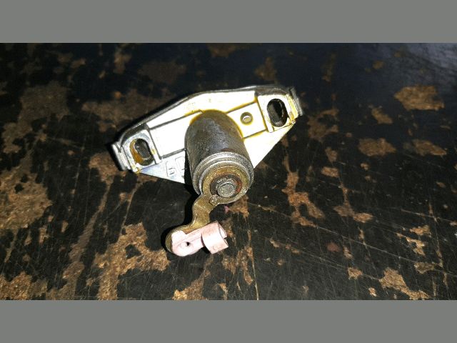 bontott TOYOTA COROLLA Csomagtérajtó Zárbetét