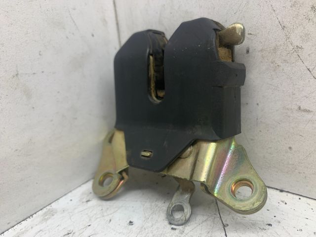 bontott TOYOTA COROLLA Csomagtérajtó Zárszerkezet