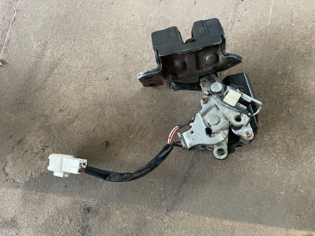 bontott TOYOTA COROLLA Csomagtérajtó Zárszerkezet