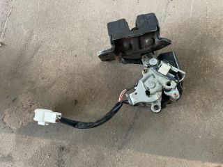 bontott TOYOTA COROLLA Csomagtérajtó Zárszerkezet