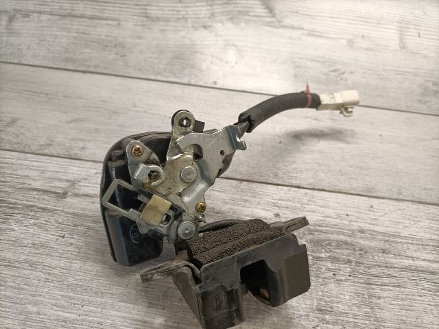 bontott TOYOTA COROLLA Csomagtérajtó Zárszerkezet