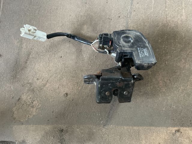 bontott TOYOTA COROLLA Csomagtérajtó Zárszerkezet