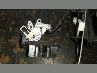 bontott TOYOTA COROLLA Csomagtérajtó Zárszerkezet