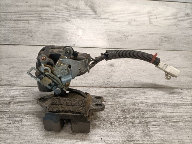 bontott TOYOTA COROLLA Csomagtérajtó Zárszerkezet