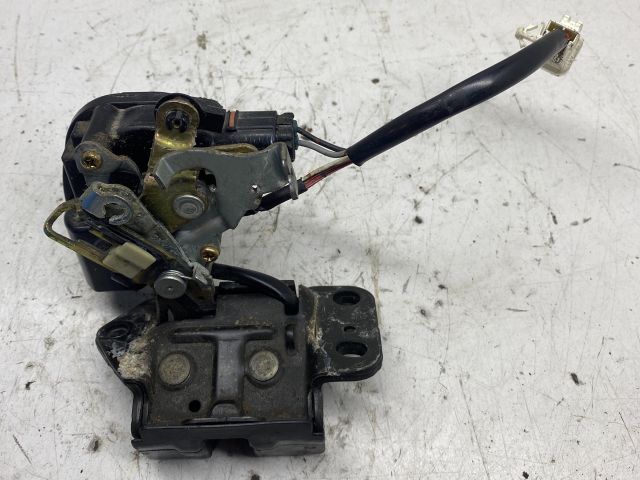 bontott TOYOTA COROLLA Csomagtérajtó Zárszerkezet