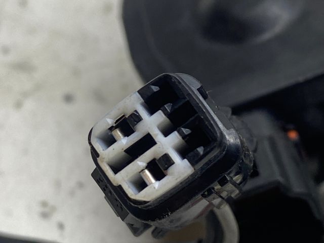 bontott TOYOTA COROLLA Csomagtérajtó Zárszerkezet