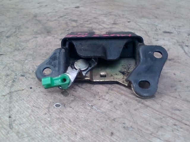 bontott TOYOTA COROLLA Csomagtérajtó Zárszerkezet