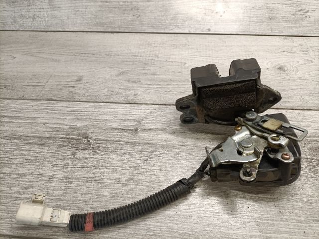 bontott TOYOTA COROLLA Csomagtérajtó Zárszerkezet