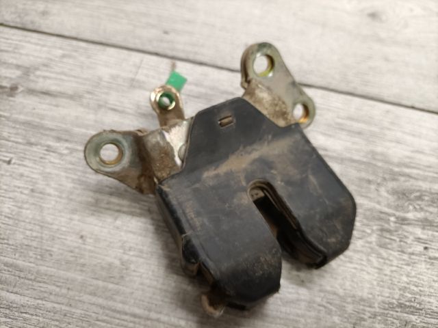 bontott TOYOTA COROLLA Csomagtérajtó Zárszerkezet