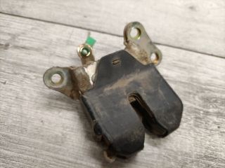 bontott TOYOTA COROLLA Csomagtérajtó Zárszerkezet