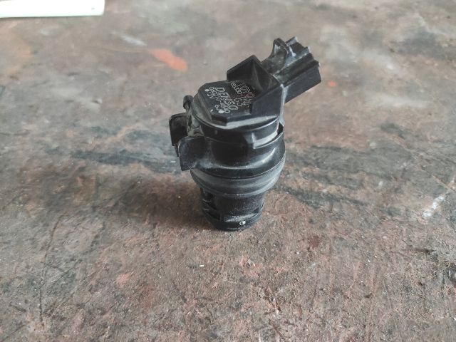 bontott TOYOTA COROLLA Első Ablakmosó Szivattyú