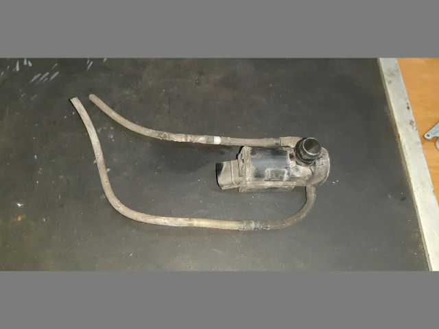 bontott TOYOTA COROLLA Első Ablakmosó Szivattyú