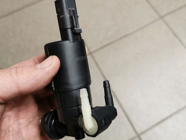 bontott TOYOTA COROLLA Első Ablakmosó Szivattyú