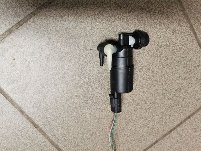 bontott TOYOTA COROLLA Első Ablakmosó Szivattyú