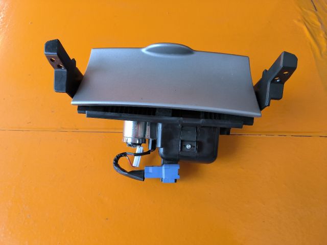 bontott TOYOTA COROLLA Első Hamutartó