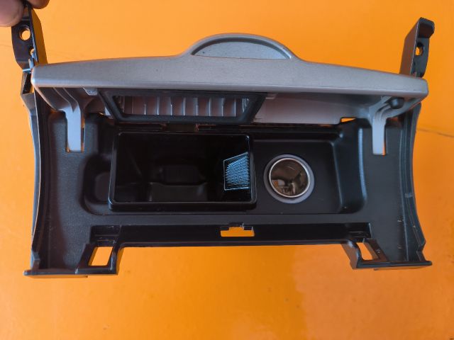 bontott TOYOTA COROLLA Első Hamutartó