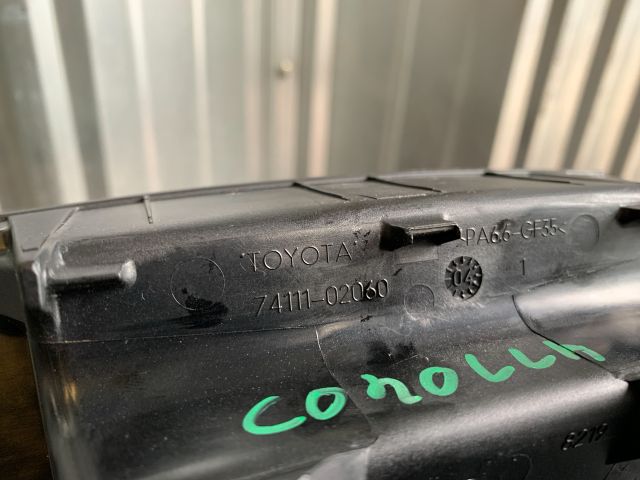 bontott TOYOTA COROLLA Első Hamutartó