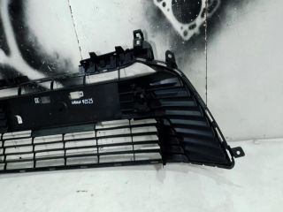 bontott TOYOTA COROLLA Első Lökhárító Alsó Középső Díszrács